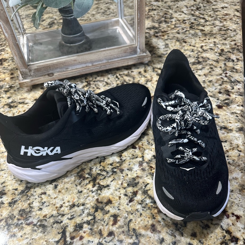 Women Clifton 8 Hoka’s